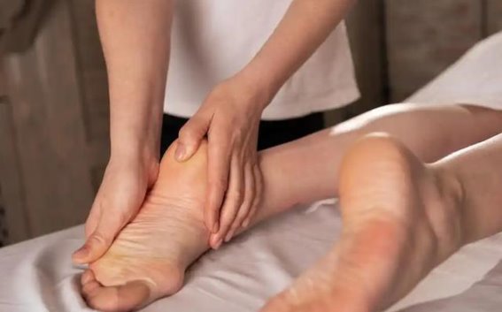 冬季洗脚与血糖管理：糖尿病患者的四个注意事项