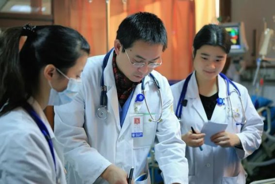 铭刻于心的重症医学典范：潘孔寒主任的生命历程